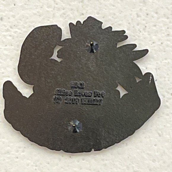 Alice In Wonderland Loves Her Pot Pin Brooch Disney Fan Art - Picture 5 of 8